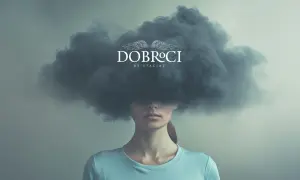 Kobieta z burzą nad głową symbolizuje chaos. Szukaj objawów duchowego pokoju, by odnaleźć spokój mimo trudności.