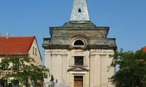 Zabytkowy kościół potrzebuje remontu. Jak sfinansować remont zabytkowego kościoła? Dotacje i zbiórki to klucz do jego ocalenia.