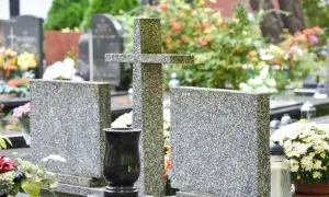 Jak znaleźć grób na cmentarzu – proste sposoby na lokalizację miejsca pochówku