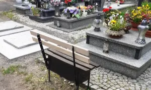Jak zamontować ławkę na cmentarzu bez zbędnych problemów i kosztów