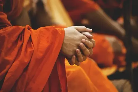 Czy wypisanie się z religii to grzech? Konsekwencje i różnice w tradycjach