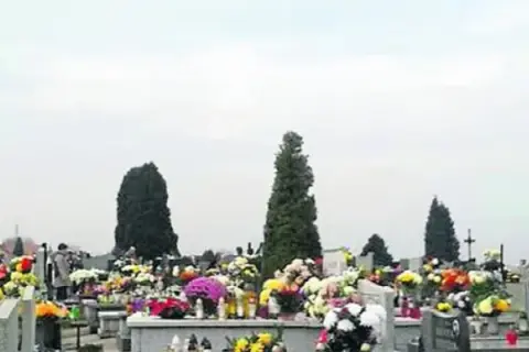 Ile kosztuje montaż ławki na cmentarzu? Ceny, które mogą zaskoczyć