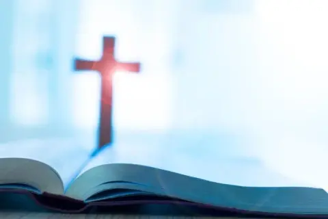 Czy erekcja to grzech? Odkryj, co mówią religie i moralność