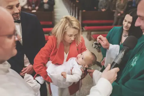 Ile trwają chrzciny w kościele? Sprawdź, co Cię czeka!
