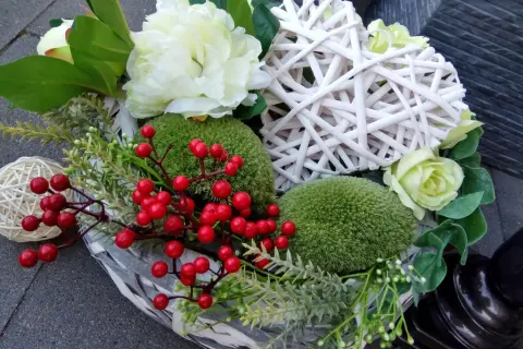Jak zrobić wiązankę na cmentarz, aby była piękna i trwała