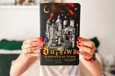 Szukasz inspiracji na początek drogi duchowej? Ta książka "Duchowy przewodnik po Polsce" to świetny wybór, by odkrywać wiarę przez ciekawe miejsca.