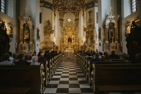 Jak założyć kościół w Polsce: uniknij błędów w rejestracji