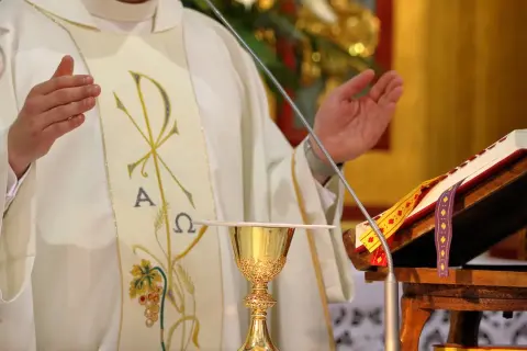 Czy w Wielki Piątek trzeba iść do kościoła? Obowiązki i zalecenia
