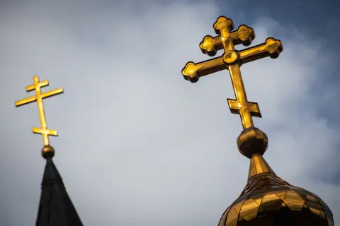 Czy katolik może nosić krzyż prawosławny? Oto, co warto wiedzieć