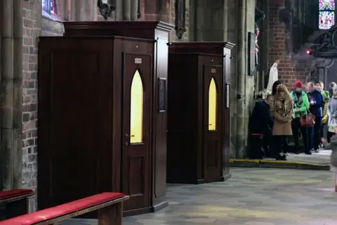 Czy wróżenie to grzech? Odkryj, co mówi Kościół katolicki