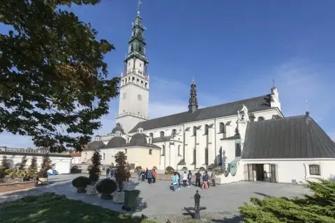 Sanktuarium Matki Bożej Pompejańskiej w Polsce: miejsca kultu i ich znaczenie