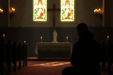 Dlaczego katolicy nie jedzą mięsa w piątek? Odkryj głębokie znaczenie tej tradycji