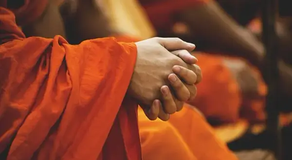Czy wypisanie się z religii to grzech? Konsekwencje i różnice w tradycjach