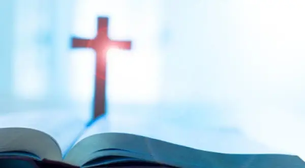 Czy erekcja to grzech? Odkryj, co mówią religie i moralność