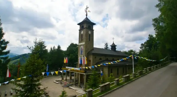 Sanktuarium Matki Bożej Królowej Polski w Szczyrku - historia i msze