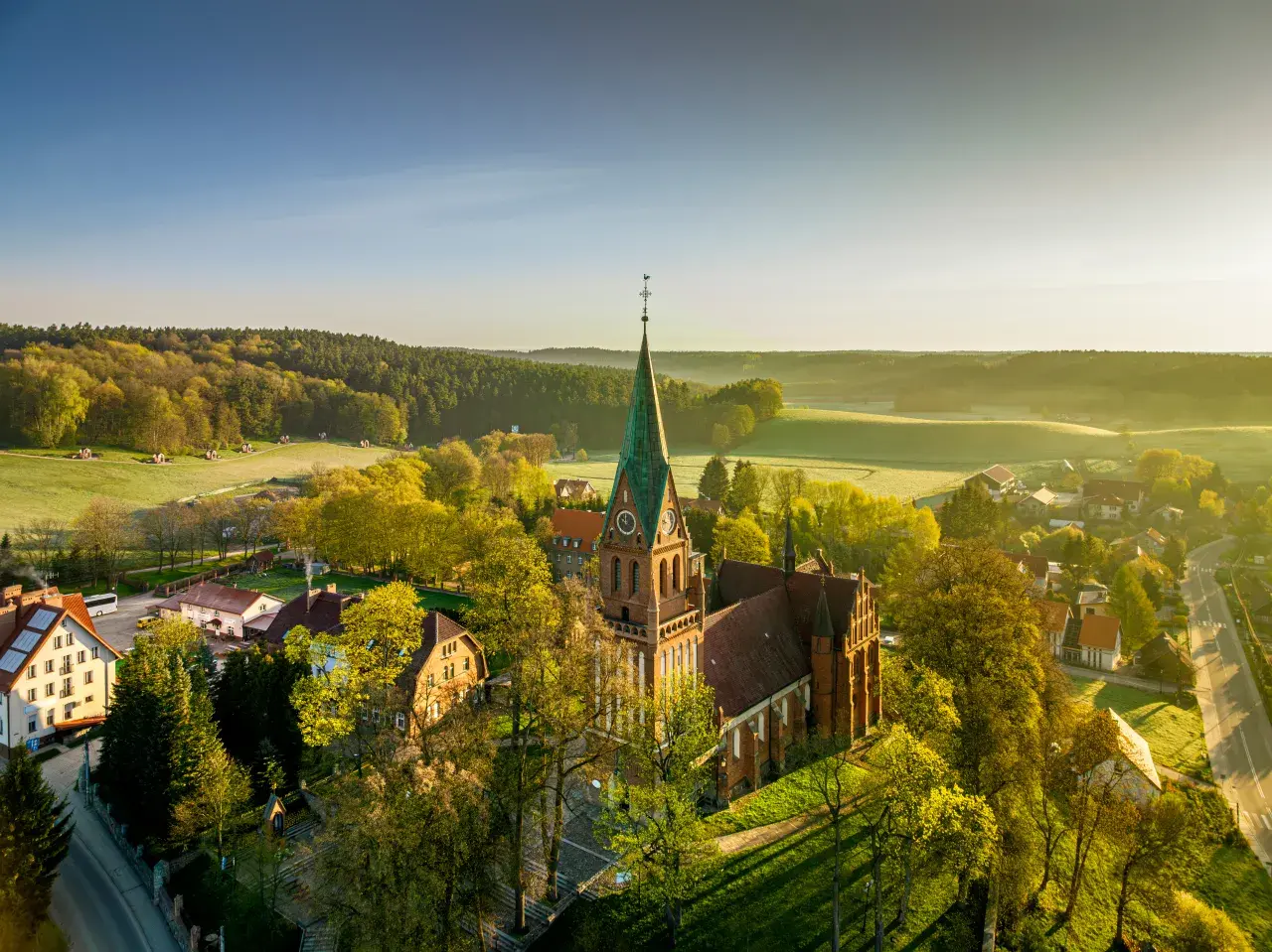 Gietrzwałd sanktuarium historia: tajemnice objawień i kultu Maryi