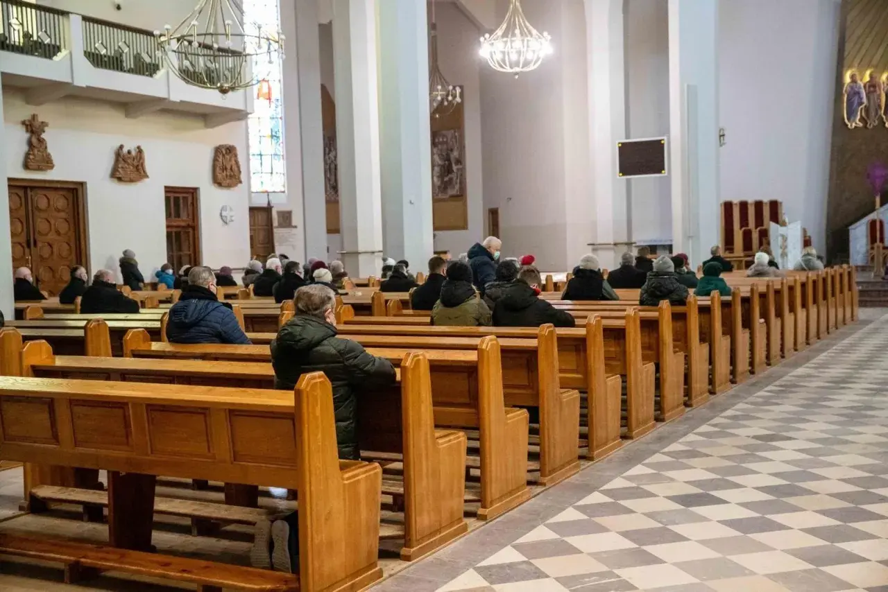 Czy kościół płaci za prąd? Odkryj ukryte koszty energii elektrycznej