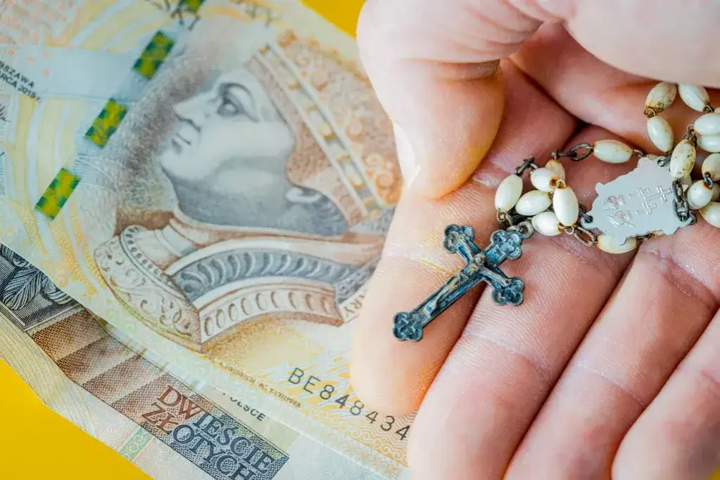 Zdjęcie Ile zarabia organista w kościele? Zaskakujące fakty o wynagrodzeniach