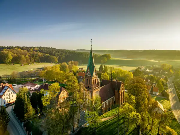 Gietrzwałd sanktuarium historia: tajemnice objawień i kultu Maryi