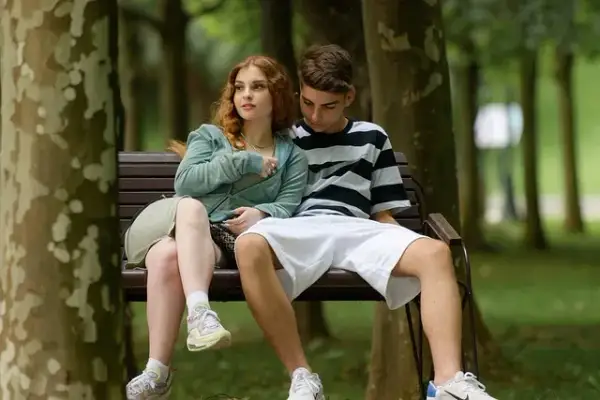 Czy petting to grzech? Odkryj moralne konsekwencje w naukach Kościoła