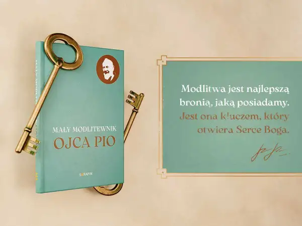 Książka "Mały modlitewnik Ojca Pio" z kluczami symbolizującymi otwarcie serca Boga. Modlitwa jest kluczem.